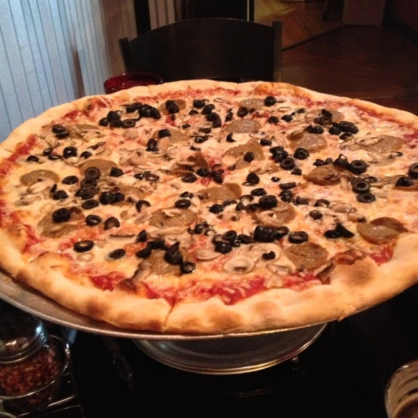 Foto scattata a Wiseguy Pizza Pie da Chris G. il 3/9/2013
