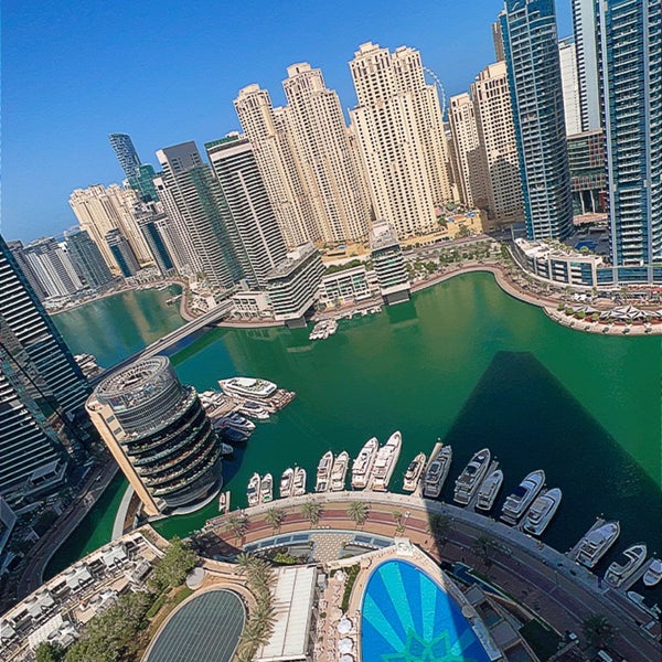Foto tirada no(a) Address Dubai Marina por Ahmad B. em 5/15/2023
