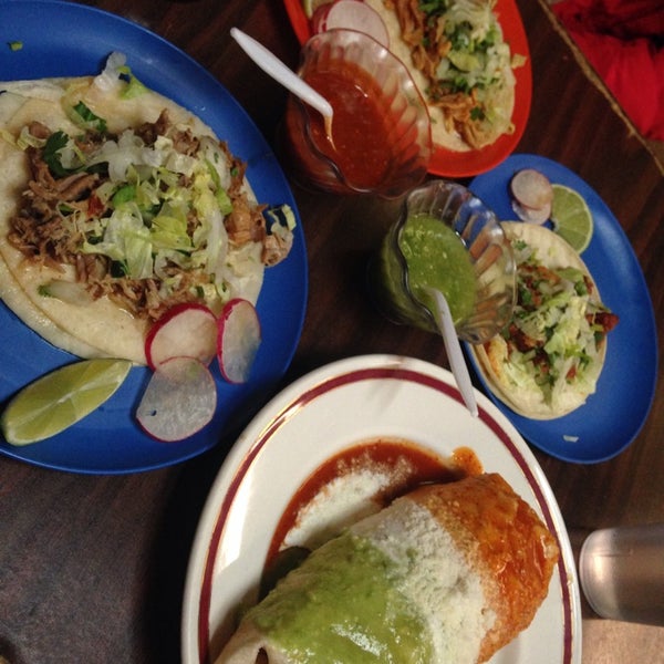 Foto diambil di Zaragoza Mexican Deli-Grocery oleh Ashley D. pada 11/15/2014