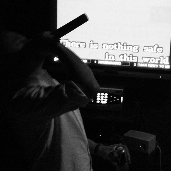 11/23/2012에 dana r.님이 Max Karaoke Studio에서 찍은 사진