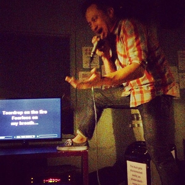 รูปภาพถ่ายที่ Max Karaoke Studio โดย dana r. เมื่อ 11/18/2013