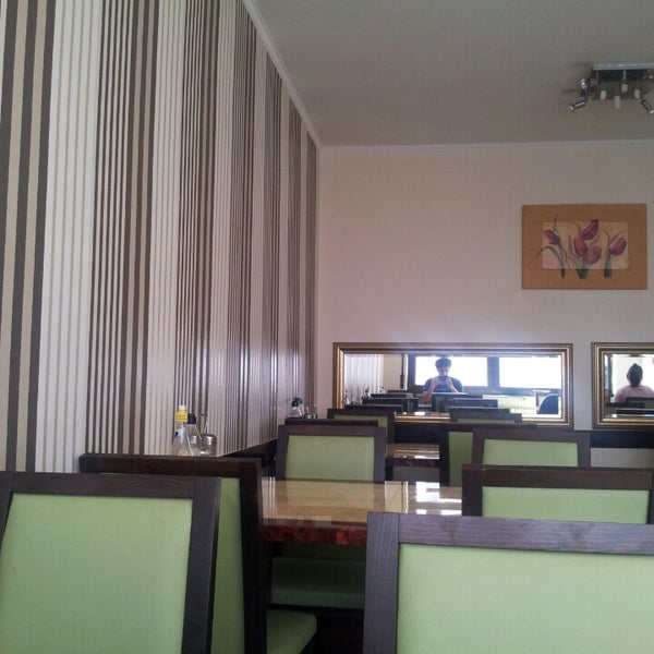 รูปภาพถ่ายที่ Mevlana Restaurant โดย Moe F. เมื่อ 3/3/2013