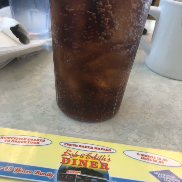 Photo taken at Bob &amp; Edith&#39;s Diner by Kim D. on 12/23/2018
