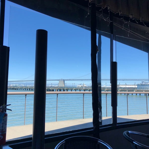 Das Foto wurde bei Waterfront Restaurant von Kim D. am 6/21/2018 aufgenommen