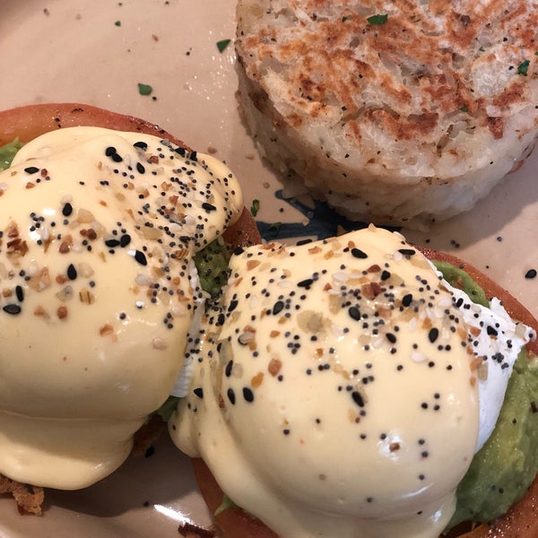 Photo taken at Snooze, an A.M. Eatery by Kim D. on 1/5/2019