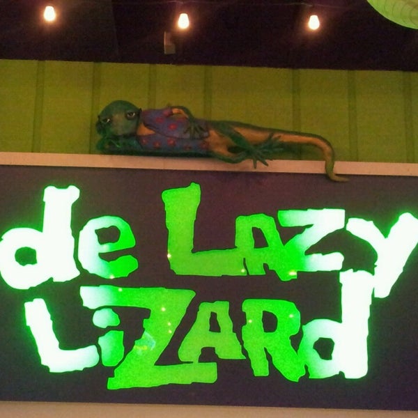 Foto diambil di De Lazy Lizard Bar &amp; Grill oleh Justin L. pada 6/19/2013