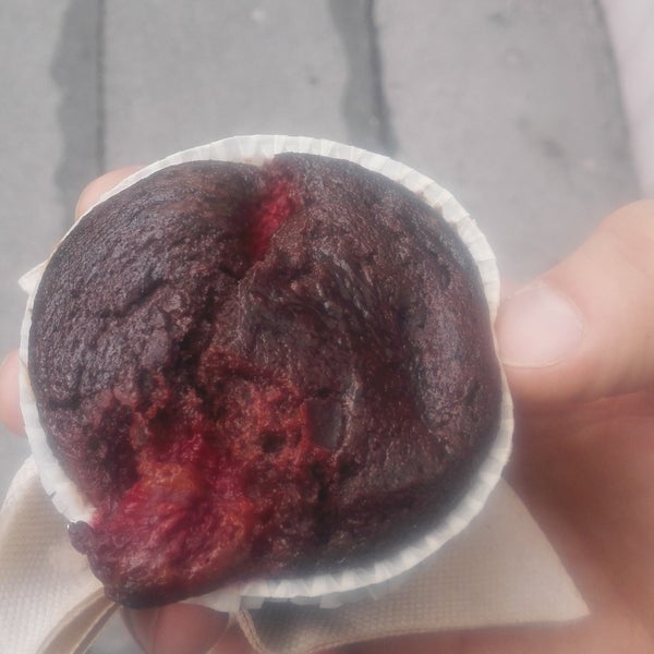 Hatte nur nen Schoko-Himbeer Muffin aber der war wirklich gut u fruchtig! Die Mini-Cupcakes sehen auch toll aus.