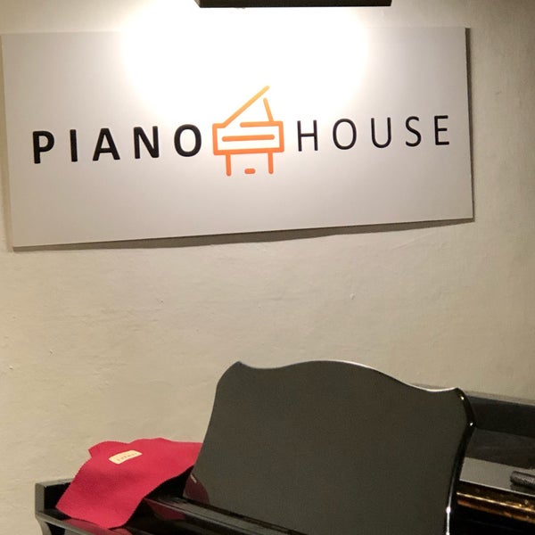 Снимок сделан в Piano House пользователем Nabi A. 3/8/2019