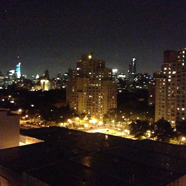 7/4/2013 tarihinde Jamesziyaretçi tarafından Fairfield Inn &amp; Suites By Marriott New York Brooklyn'de çekilen fotoğraf