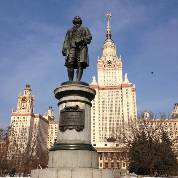 Какой памятник культуры ломоносов. Памятник Ломоносову (Москва, воробьёвы горы). Памятник Ломоносову МГУ.