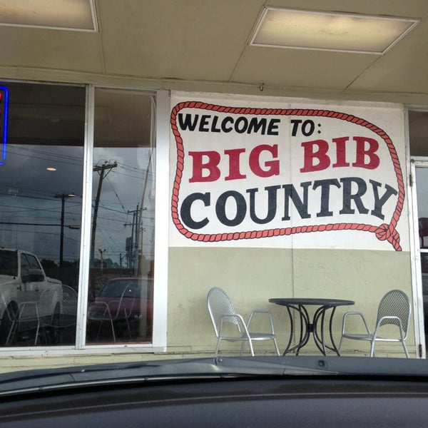8/27/2013 tarihinde Ubiquitous N.ziyaretçi tarafından The Big Bib BBQ'de çekilen fotoğraf