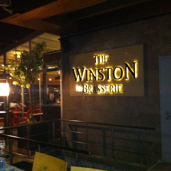 รูปภาพถ่ายที่ The Winston Brasserie โดย Marcel D. เมื่อ 5/8/2013