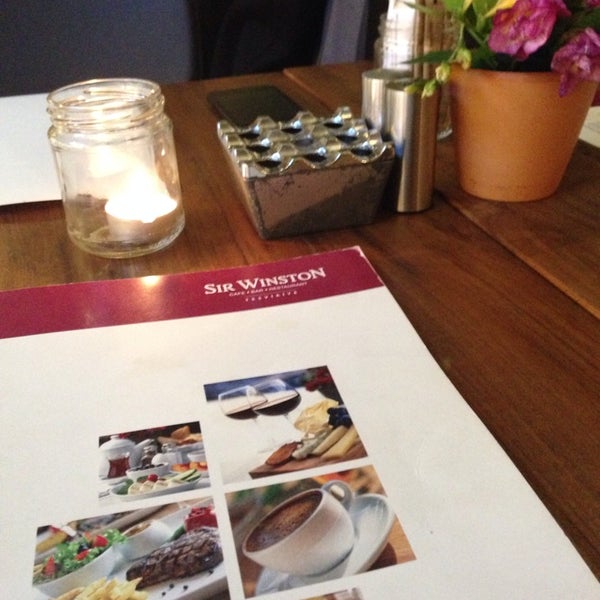 3/19/2014にMarcel D.がSir Winston Café Bar Restaurantで撮った写真