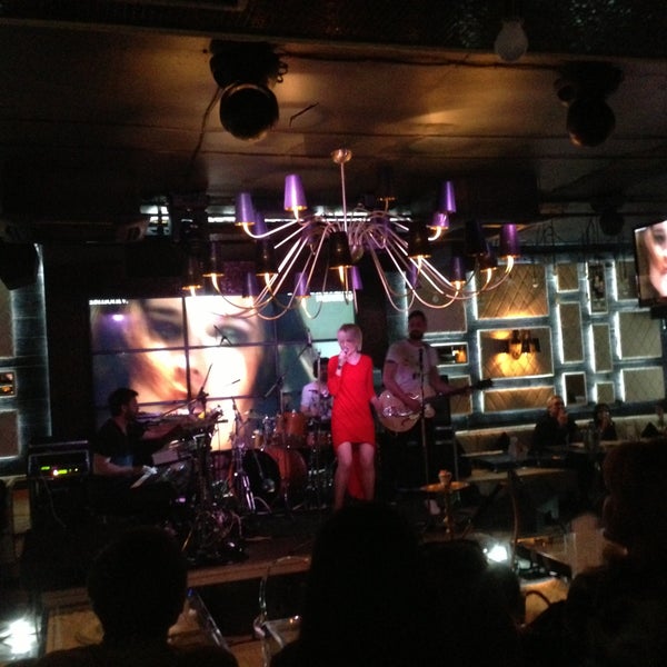 Das Foto wurde bei Bright Club &amp; Karaoke rooms von Ivan L. am 4/27/2013 aufgenommen