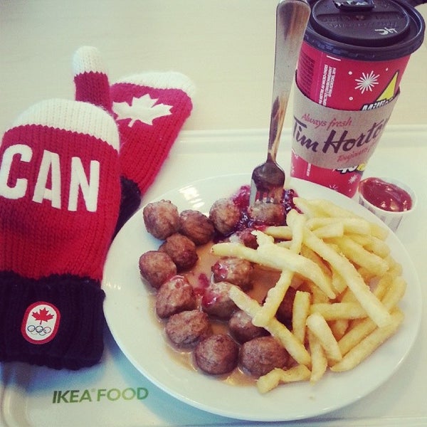Das Foto wurde bei IKEA Calgary - Restaurant von Gracelyn M. am 2/23/2014 aufgenommen