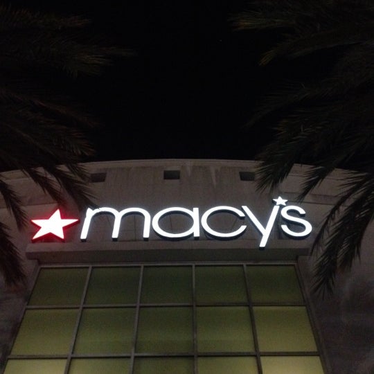 Macy's Furniture Gallery Clearwater'de Büyük Mağaza