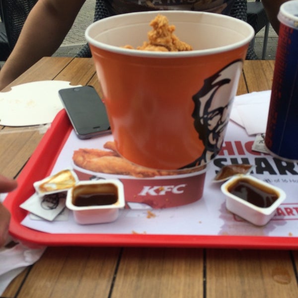 Photo taken at KFC by Gianni V. on 7/12/2014