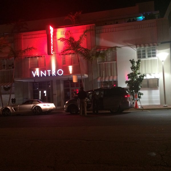 รูปภาพถ่ายที่ Vintro Hotel &amp; Kitchen โดย Omar D. เมื่อ 12/31/2014