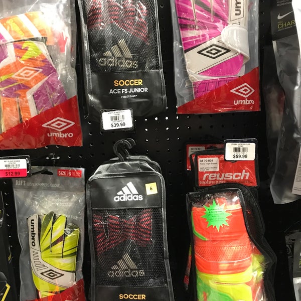 DICK'S Sporting Goods 1 tip from 377 visitors