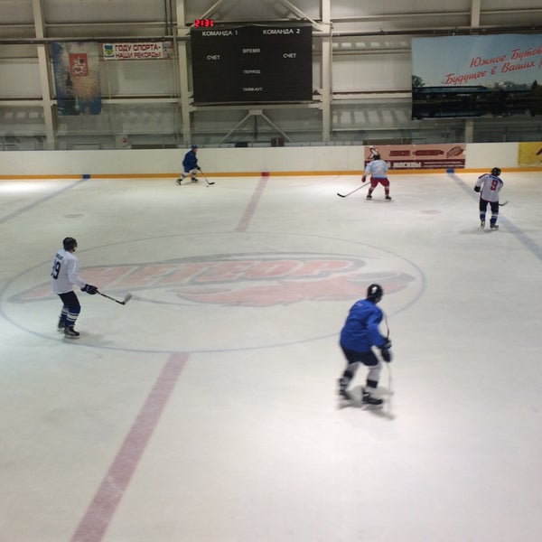 Ледовый дворец метеор жуковский. Ледовый дворец метеор. Ледовый дворец метеор. Каток метеор южное бутово. Метеор ижевск.