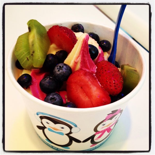 9/18/2013에 Mrs Jennifer A.님이 Frozen Planet Yogurt에서 찍은 사진