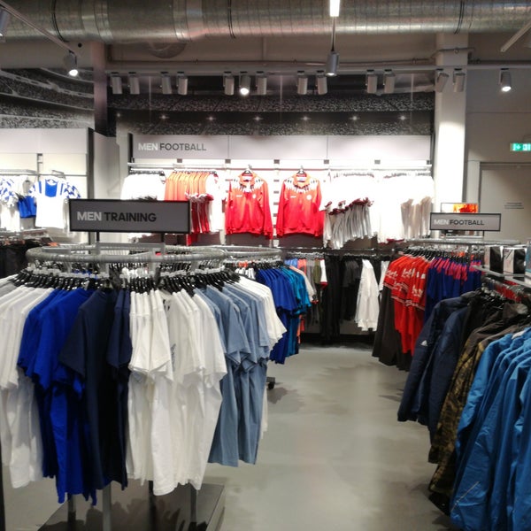 adidas outlet clothes