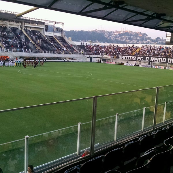 Photo taken at Estádio Urbano Caldeira (Vila Belmiro) by Rafael V. on 2/18/2017