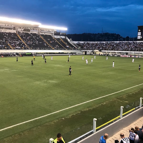 Photo taken at Estádio Urbano Caldeira (Vila Belmiro) by Rafael V. on 1/22/2018