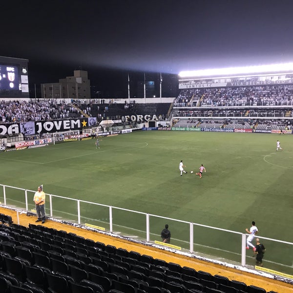 Photo taken at Estádio Urbano Caldeira (Vila Belmiro) by Rafael V. on 3/21/2018