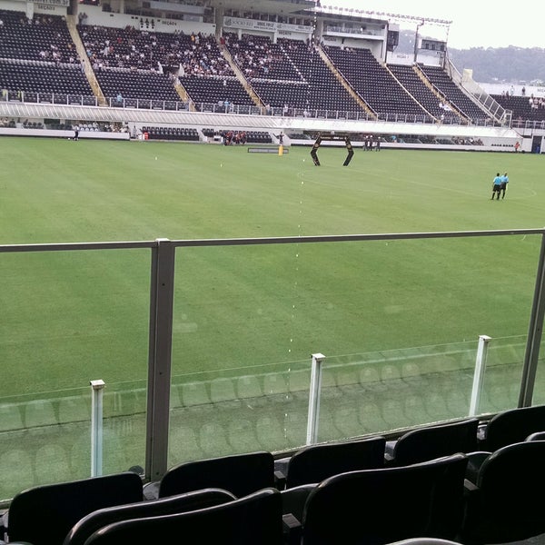 Photo taken at Estádio Urbano Caldeira (Vila Belmiro) by Rafael V. on 2/25/2017