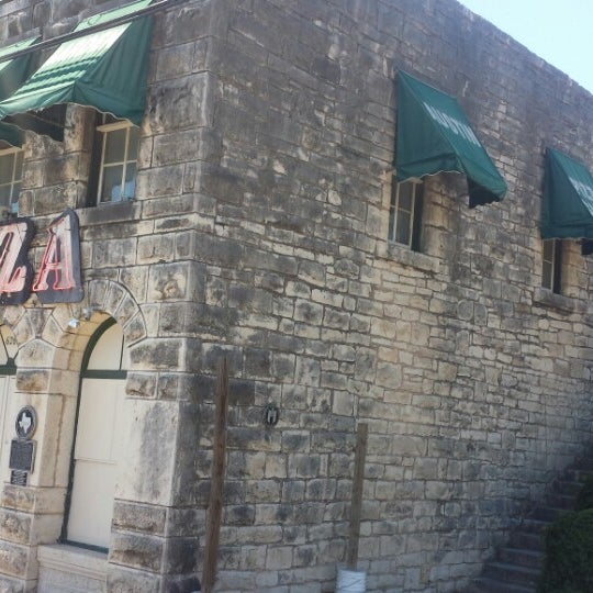 Foto tirada no(a) Austin Pizza Garden por Christian T. em 6/10/2014