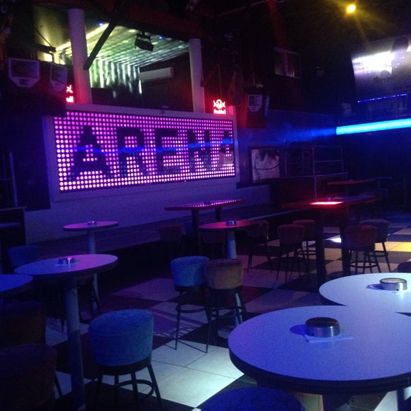 Foto tomada en The Arena Night Club  por Aziz C. el 5/10/2015
