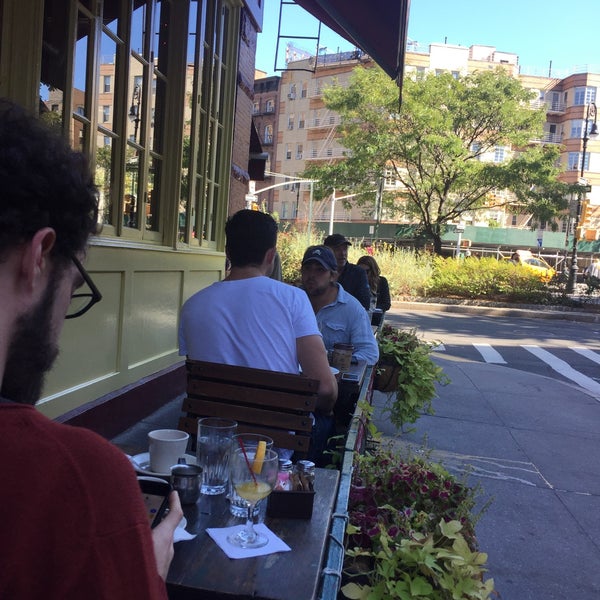 10/15/2016 tarihinde Jake T.ziyaretçi tarafından Bus Stop Cafe'de çekilen fotoğraf