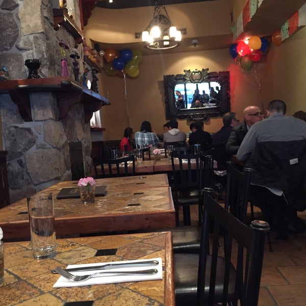 10/9/2016 tarihinde Jake T.ziyaretçi tarafından El Paso Restaurante Mexicano'de çekilen fotoğraf