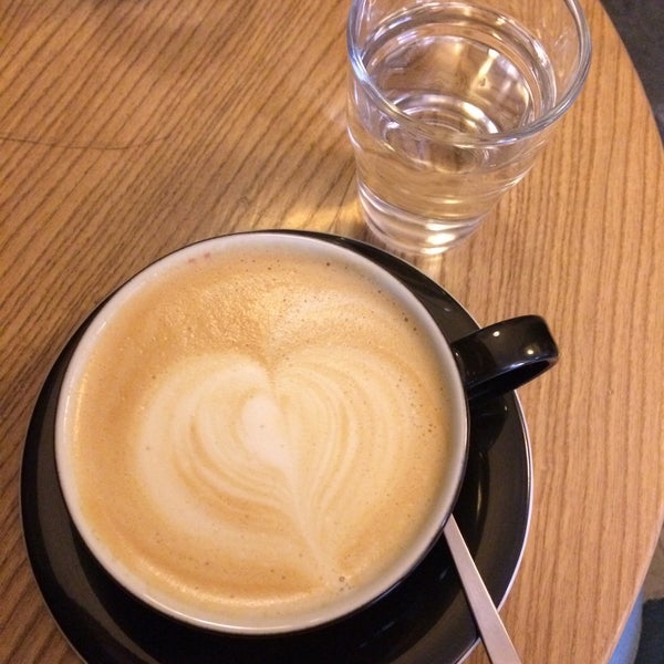 8/10/2016 tarihinde Lenka K.ziyaretçi tarafından Cafe Mitte'de çekilen fotoğraf