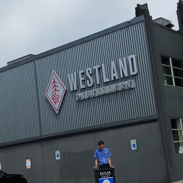 Foto tirada no(a) Westland Distillery por Clayton D. em 6/12/2019