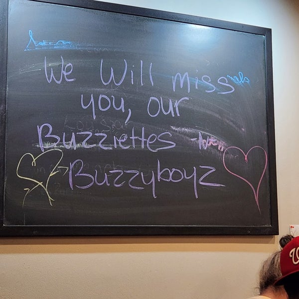 Photo taken at Buzzy&#39;s Food &amp; Spirits by Robin T. on 8/12/2023