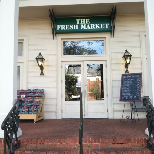Foto diambil di The Fresh Market oleh Mandy A. pada 1/19/2013
