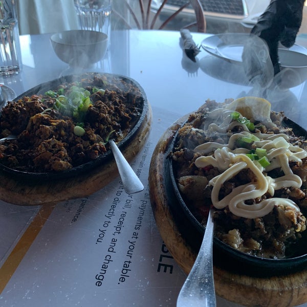 Palabok House Edmonton'da Karaoke Barı