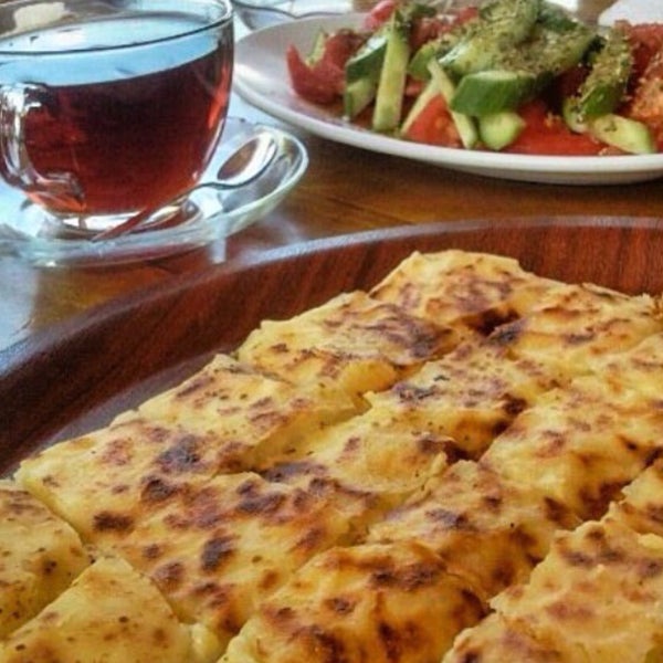 Снимок сделан в Türkmen Cafe пользователем Ece 10/4/2016