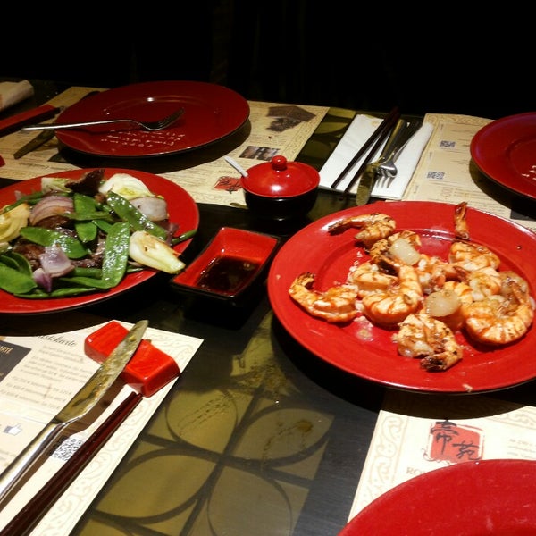 Das Foto wurde bei China Restaurant Royal Garden von Katharina H. am 10/12/2013 aufgenommen