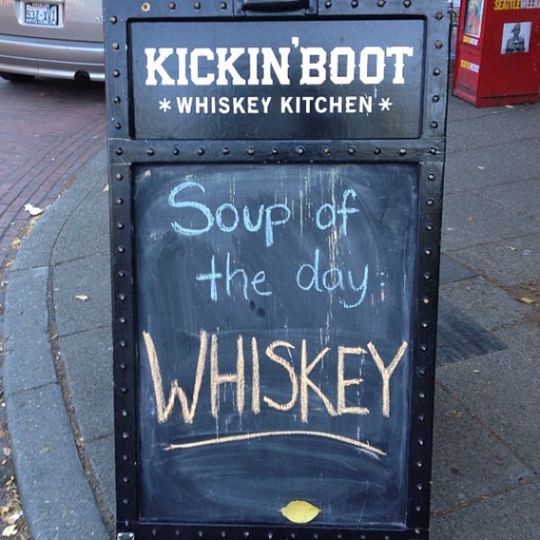 รูปภาพถ่ายที่ Kickin&#39; Boot Whiskey Kitchen โดย Chris G. เมื่อ 7/21/2013