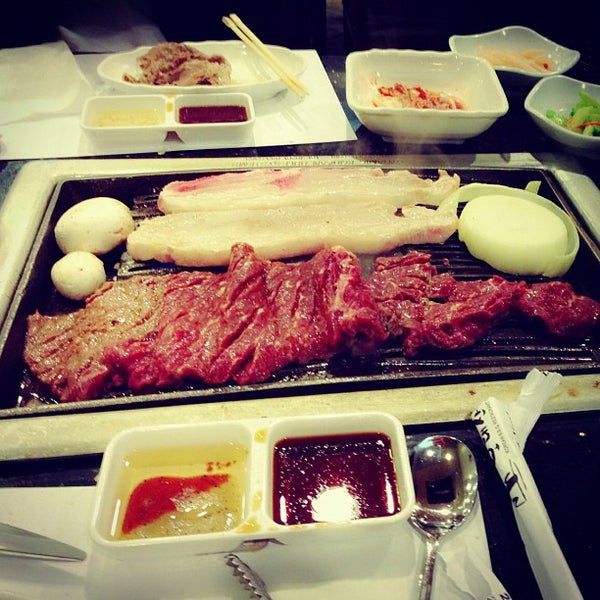 Foto tomada en O Dae San Korean BBQ  por Catherine L. el 11/25/2012