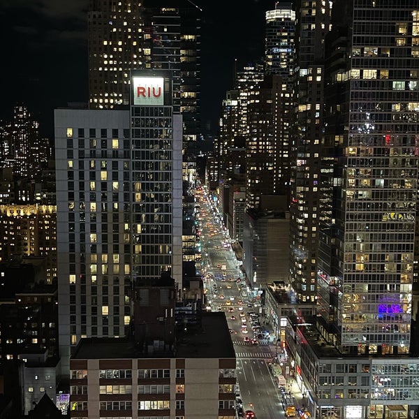 รูปภาพถ่ายที่ InterContinental New York Times Square โดย Jean Y. เมื่อ 4/2/2022