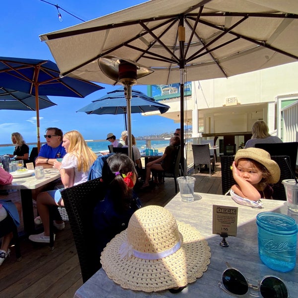 4/8/2021 tarihinde Jean Y.ziyaretçi tarafından The Deck On Laguna Beach'de çekilen fotoğraf