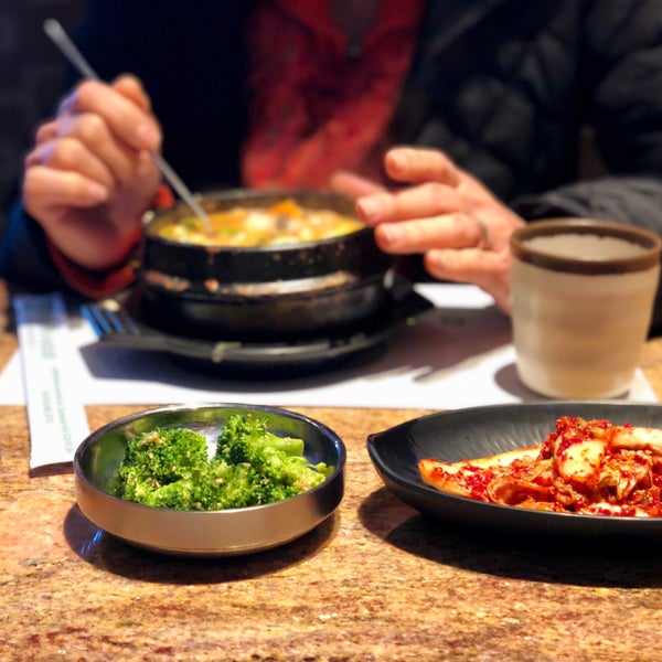 Снимок сделан в O. Tofu House Korean BBQ пользователем Jean Y. 2/6/2019