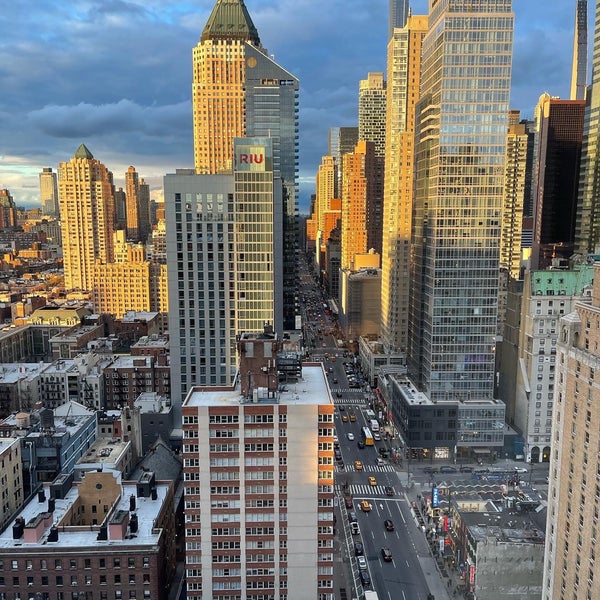 รูปภาพถ่ายที่ InterContinental New York Times Square โดย Jean Y. เมื่อ 4/2/2022