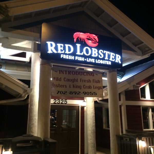 Photo taken at Red Lobster by Gustavo L. on 8/25/2015