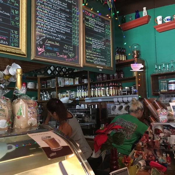 Photo prise au Leigh Ann&#39;s Coffee House par S. S. le12/27/2015