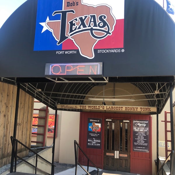 Photo taken at Billy Bob&#39;s Texas by Enoch L. on 7/13/2019